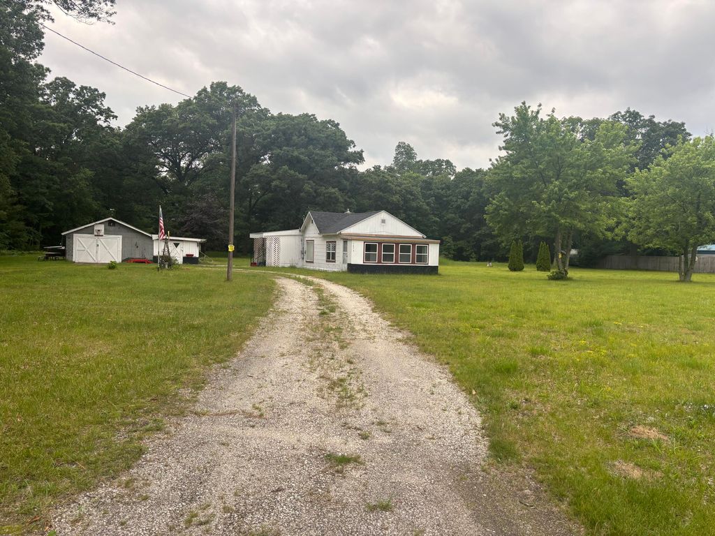1473 Chatterson Road, Muskegon, MI 49442