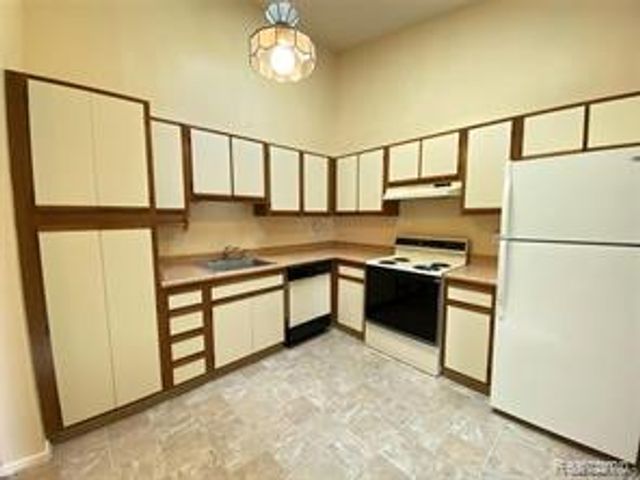 2101 Vine Way 90, Canton, MI 48188