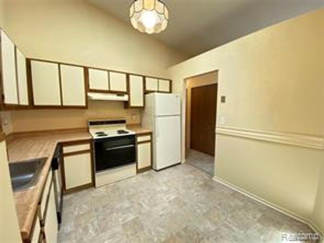 2101 Vine Way 90, Canton, MI 48188