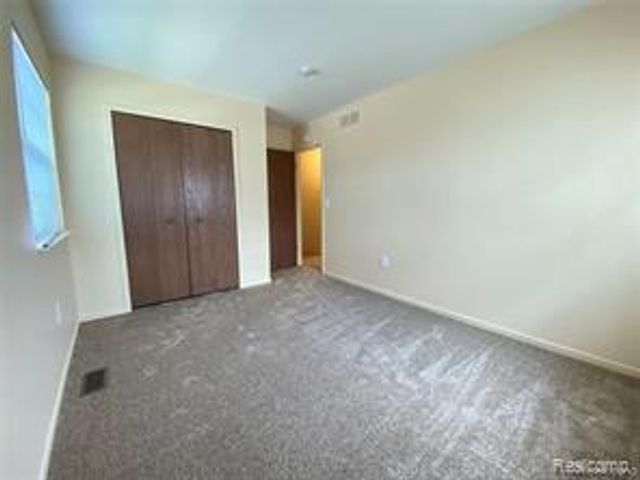 2101 Vine Way 90, Canton, MI 48188