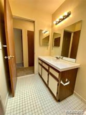 2101 Vine Way 90, Canton, MI 48188