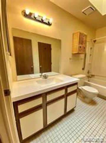 2101 Vine Way 90, Canton, MI 48188