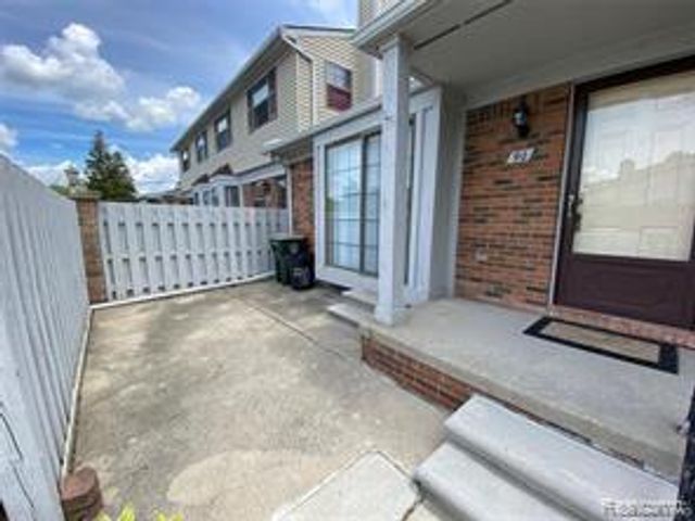 2101 Vine Way 90, Canton, MI 48188