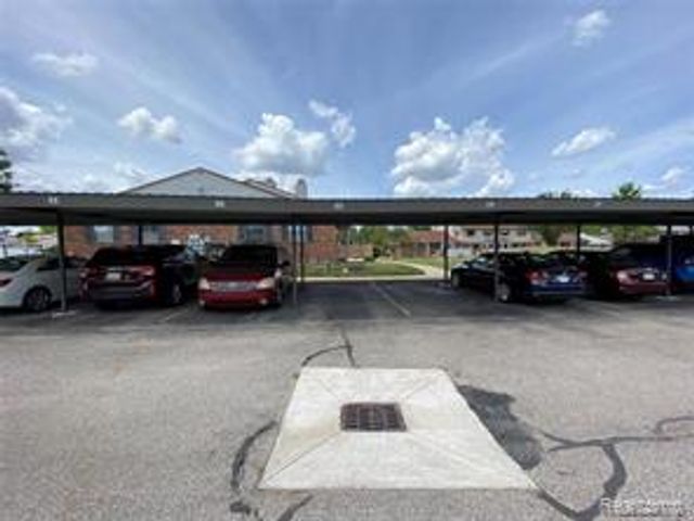 2101 Vine Way 90, Canton, MI 48188