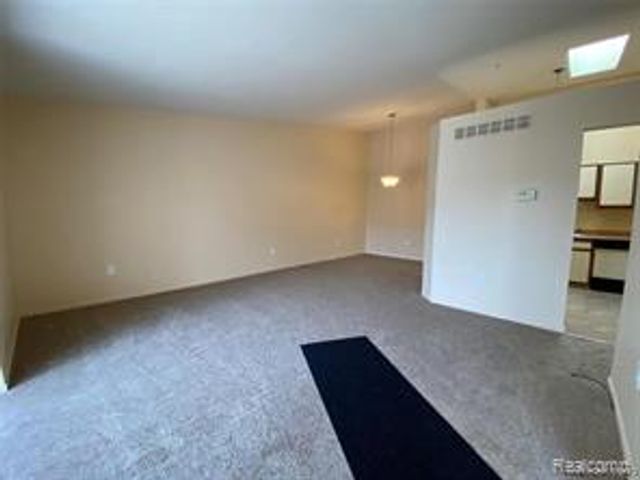 2101 Vine Way 90, Canton, MI 48188