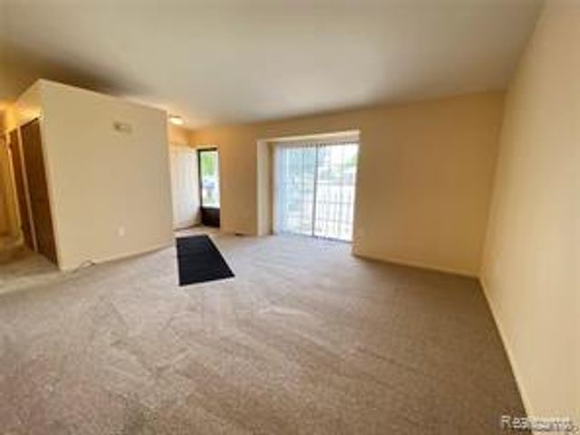 2101 Vine Way 90, Canton, MI 48188