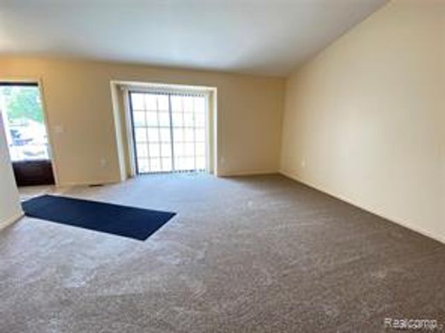 2101 Vine Way 90, Canton, MI 48188