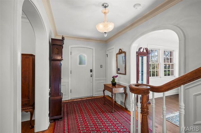 907 N Taylor Avenue, St Louis, MO 63122