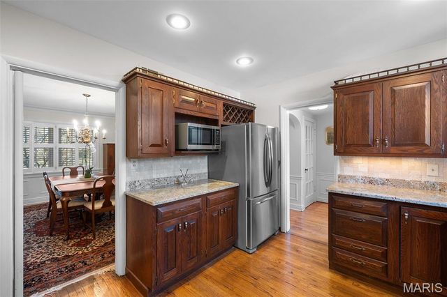 907 N Taylor Avenue, St Louis, MO 63122