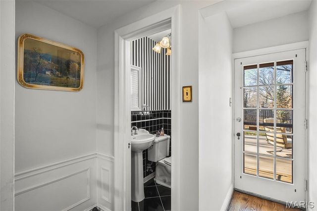 907 N Taylor Avenue, St Louis, MO 63122