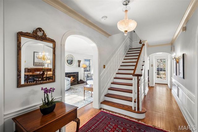 907 N Taylor Avenue, St Louis, MO 63122