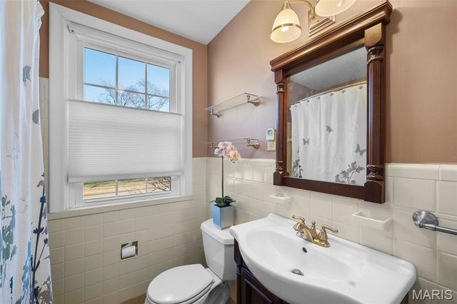 907 N Taylor Avenue, St Louis, MO 63122