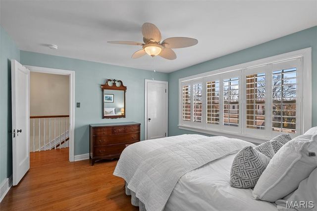 907 N Taylor Avenue, St Louis, MO 63122