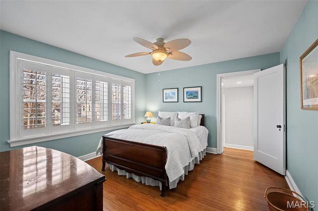 907 N Taylor Avenue, St Louis, MO 63122