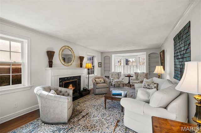 907 N Taylor Avenue, St Louis, MO 63122