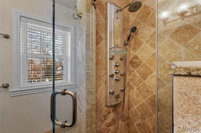 907 N Taylor Avenue, St Louis, MO 63122