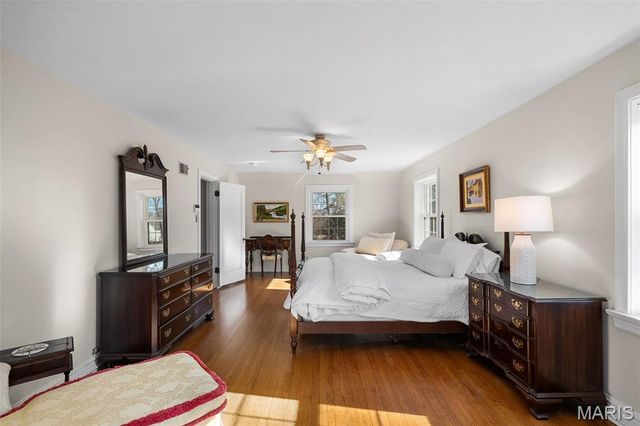 907 N Taylor Avenue, St Louis, MO 63122