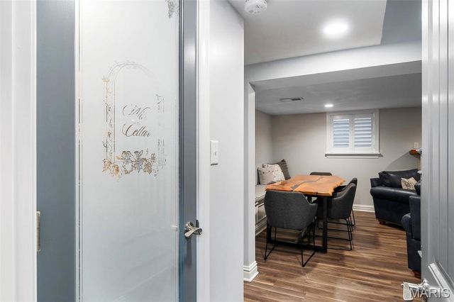 907 N Taylor Avenue, St Louis, MO 63122