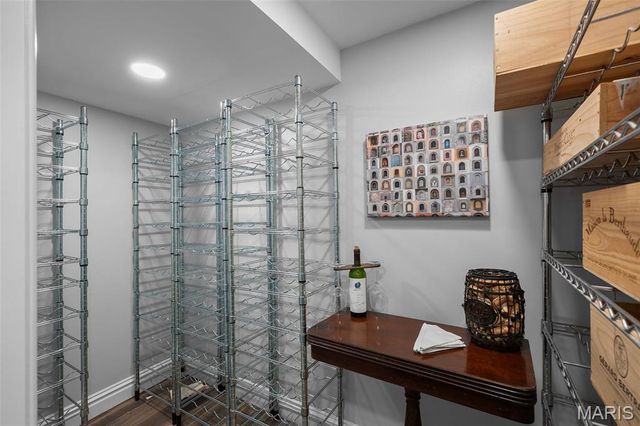 907 N Taylor Avenue, St Louis, MO 63122