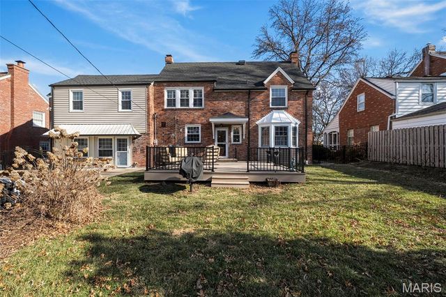 907 N Taylor Avenue, St Louis, MO 63122