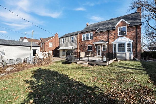 907 N Taylor Avenue, St Louis, MO 63122