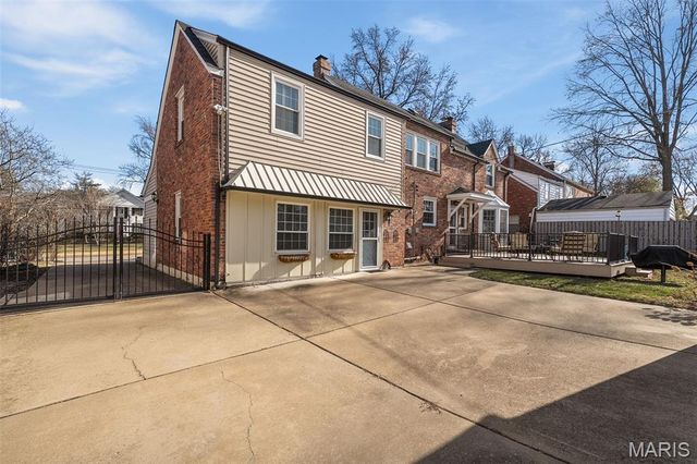 907 N Taylor Avenue, St Louis, MO 63122
