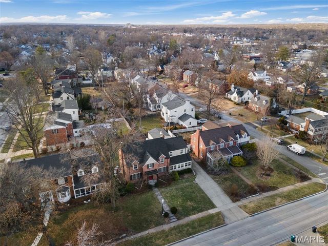 907 N Taylor Avenue, St Louis, MO 63122