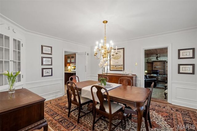 907 N Taylor Avenue, St Louis, MO 63122