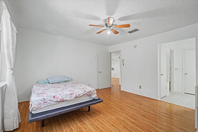 13090 Clarewood Drive, Houston, TX 77072