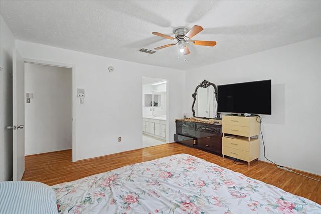 13090 Clarewood Drive, Houston, TX 77072
