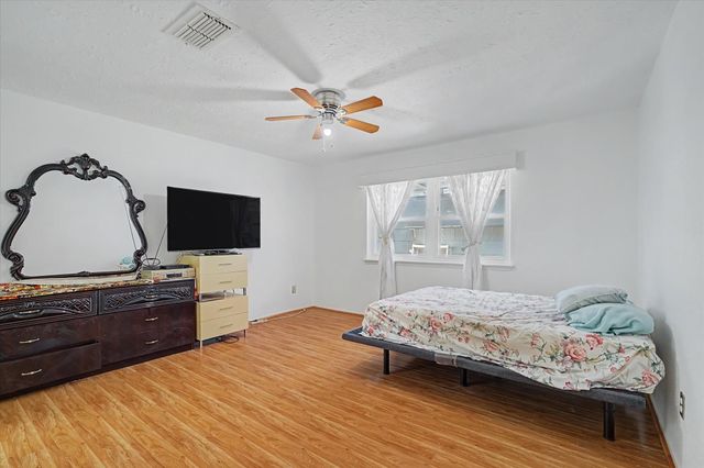 13090 Clarewood Drive, Houston, TX 77072