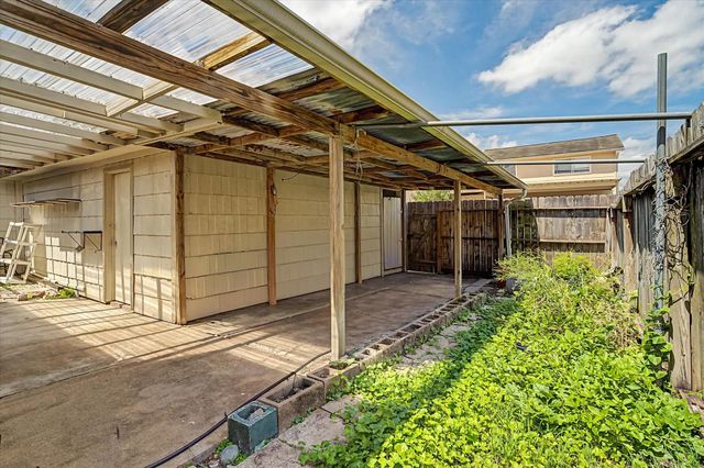 13090 Clarewood Drive, Houston, TX 77072