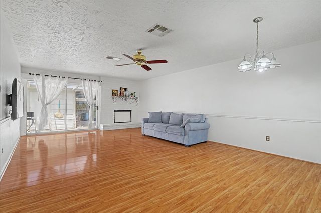 13090 Clarewood Drive, Houston, TX 77072