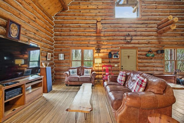 1418 E 2370 North Road, White Heath, IL 61884