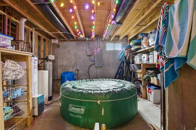 1418 E 2370 North Road, White Heath, IL 61884