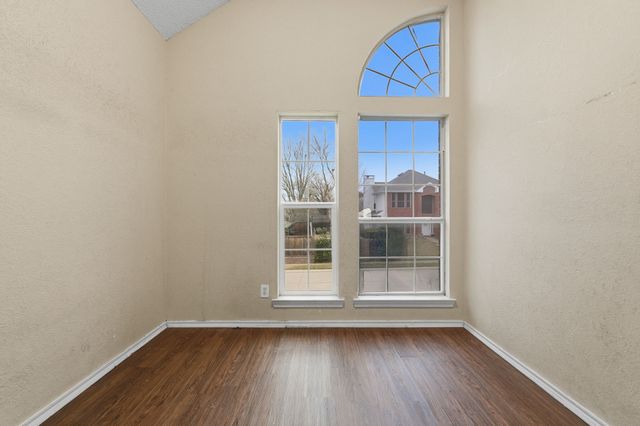 2116 Montclair Lane, Lewisville, TX 75067