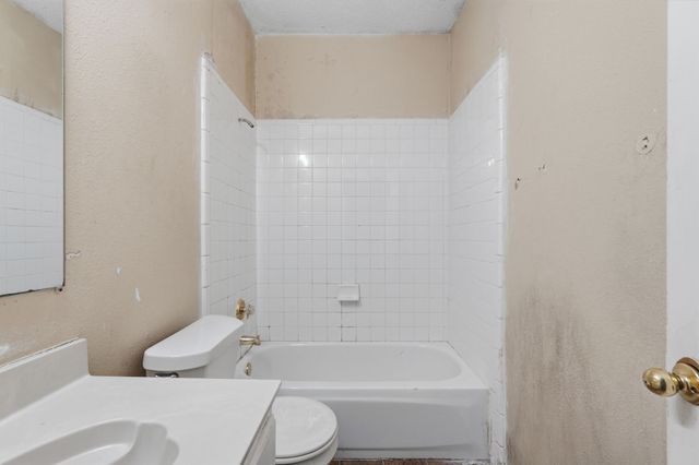 2116 Montclair Lane, Lewisville, TX 75067