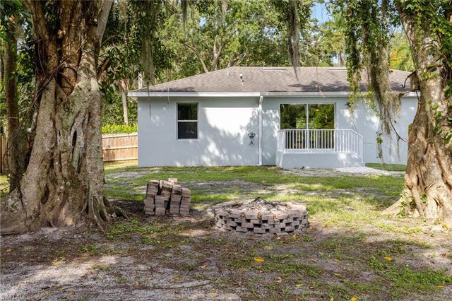 211 Palmacea RD, Fort Myers, FL 33905