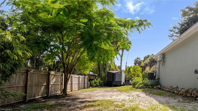 211 Palmacea RD, Fort Myers, FL 33905