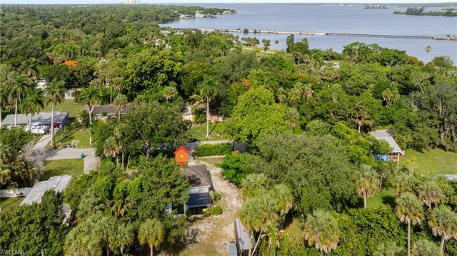 211 Palmacea RD, Fort Myers, FL 33905