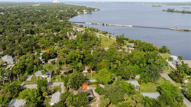 211 Palmacea RD, Fort Myers, FL 33905