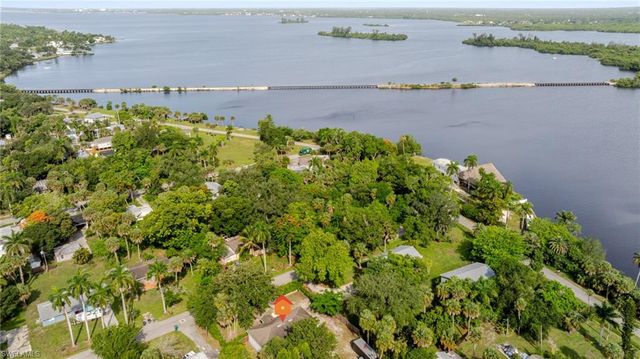211 Palmacea RD, Fort Myers, FL 33905