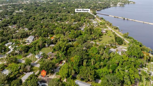 211 Palmacea RD, Fort Myers, FL 33905