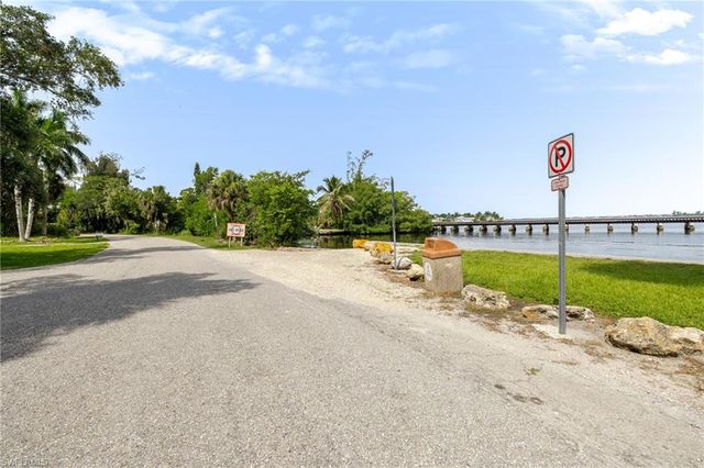 211 Palmacea RD, Fort Myers, FL 33905