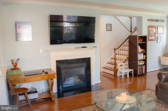 2080 HUNTING CREEK CT, Alexandria, VA 22303