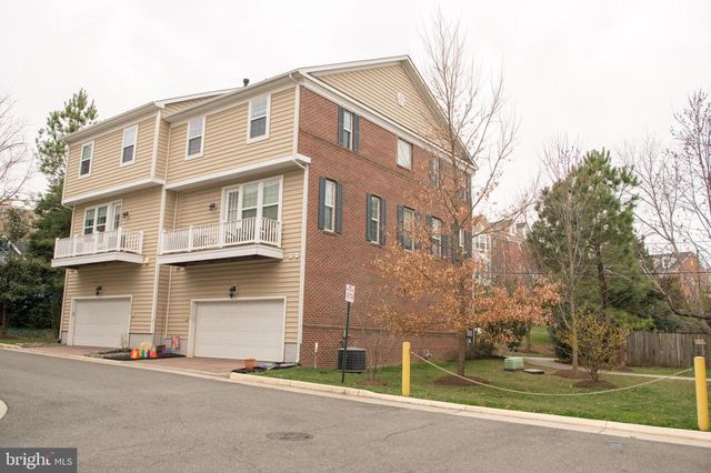 2080 HUNTING CREEK CT, Alexandria, VA 22303