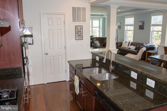 2080 HUNTING CREEK CT, Alexandria, VA 22303