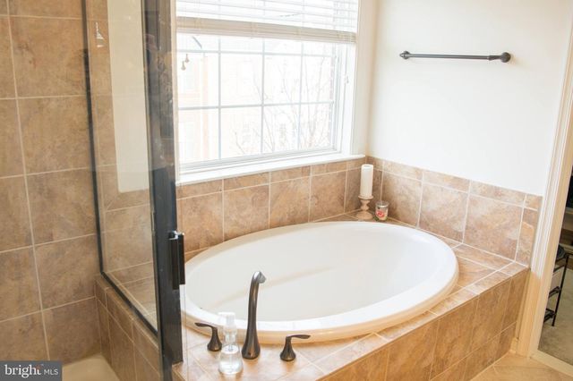 2080 HUNTING CREEK CT, Alexandria, VA 22303