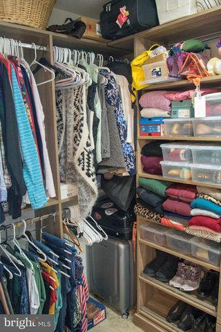 2080 HUNTING CREEK CT, Alexandria, VA 22303