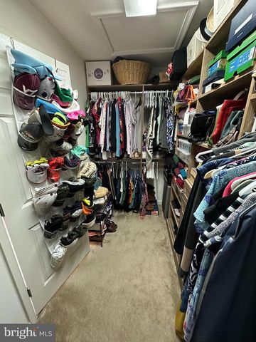 2080 HUNTING CREEK CT, Alexandria, VA 22303